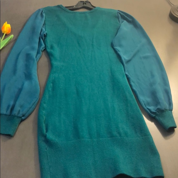 Medium size green Bebe dress. - Picture 2 of 4